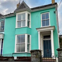 Rhianfa 4 bedroom house minutes walk from the beach