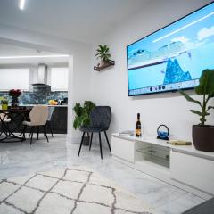 Modern Family 3 bedroom house,Free Parking,Garden