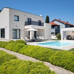 Villa Omnia by Istrialux