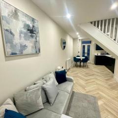 Modern 2BR Duplex in Pontcanna Cardiff Stay in a stylish space