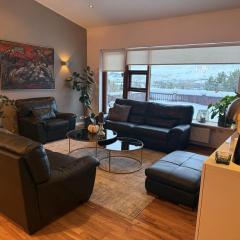 Charming Private Home with Hot Tub and Esja Mountain View