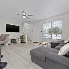 Beach Vibes Villa - 3 Bedrooms in prime location near beach with private yard!