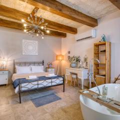 Gudja 2BR - A Home of Character in the Village Core