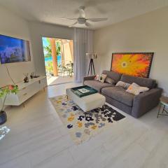Specious 2 bedroom in Pelican Key near the beach
