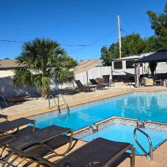 Lovely RV with pool and jacuzzi