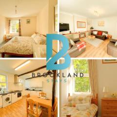 3 Bedroom House by Brookland Stays Serviced Accommodation Short Lets Leeds