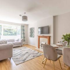 Windsor Escape, 2 Beds, Walk to Town, Parking