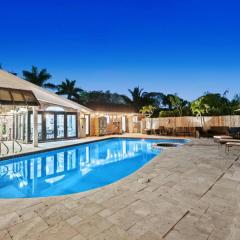 The Creek Resort - Revamped Chic 4BR Haven with Massive Pool, Hot Tub, and Outdoor Space