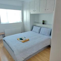 4 Bed house 9 adults
