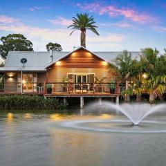 Lilies Lakeside Spa Villa - 1 Bedroom