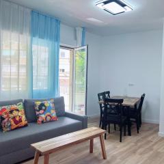 Una habitación cómoda y luminosa