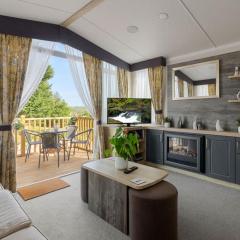 Lake View Escape - Fishing Lakes, Heated Outdoor Swimming Pool on Sister Park 500yds - Shorts Stays UK