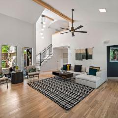 Mod Lux 6BedRm Villa with Enchanted Treehouse over Winding Creek by Vacation Your Way