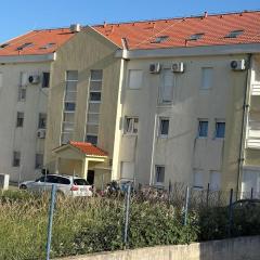 Apartments with parking space Kastel Stafilic, Kastela - 24501