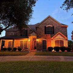 Luxury 5BR Retreat, Kid's Playroom! Near Lake Hubbard, Vineyard Views