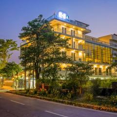 Hotel urban oasis Near Huda & Millennium City Centre Metro station I Gurgaon
