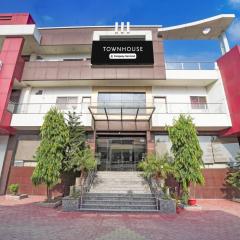 Super Townhouse Lalghati Near Airport