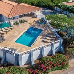 Beautiful & Spacious Villa with view in Jan Thiel