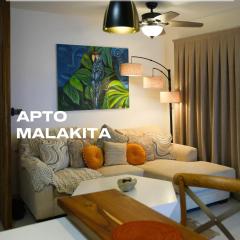 Malakita104, cozy & comfy, pool & beach apartment