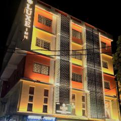Luxe Inn
