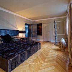 Villa Philipp Plein - Designervilla mit Pool