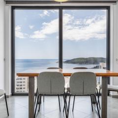 Modern Top Floor Sea View 3BR with Pools, Spa & Fitness