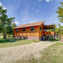 Less Than 1 Mi to Tuttle Creek Lake Cabin with 2 Kayaks!