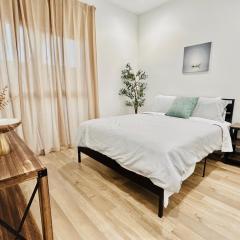 Newly Built Modern Central 2B On Sherman with Free Parking