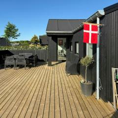 Renovated Holiday Home With Sea View In Skåstrup