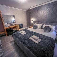 Quayside Hotel & Bar
