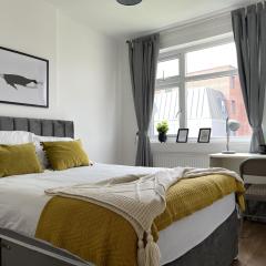 Entire Home in Leeds, Free Parking, Free WiFi