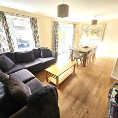 Cosy detached lodge, dog & child friendly with shared pools