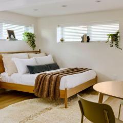 Tide House - Unit E - Modern Seaside Studio w Parking