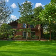 8 Bedroom Private Luxury Farm with Pool, Garden & Game Room