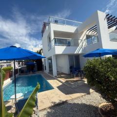 Villa Aqua Sunrise 1km From Beach With Sea Views