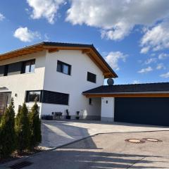 Apartment im Souterrain mit Terrasse