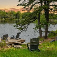 Inn the Poconos by AvantStay Private Lake Access Enclosed Hot Tub