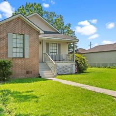10 Mins to Tiger Stadium South Burbank Bungalow
