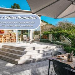 Seaviews on Second - 100 metres from Onetangi Beach! - Be My Guest Waiheke