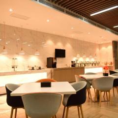 Holiday Inn Express Lhasa Potala Square By IHG