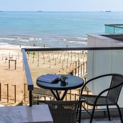 Riviera - Infinity Pool & Spa Resort