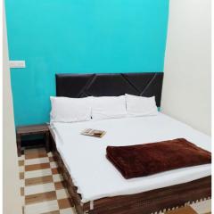 HOTEL Priyanshi !Palace Near Shri Mahakaleshwar Jyotirlinga Temple - Fully Air Conditioned Rooms With Wi-fi - Free Parking Available