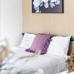 Quiet Crescent Stay in Liverpool - Comfortable Double Room - Shared Bathroom
