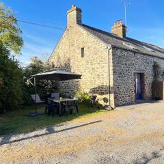 Maison en pierres à la campagne