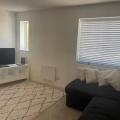 Horsforth Studios- A Home From Home Perfectly Located 6 minutes to LBA Airport and a 1 Minute Walk to the Station- Sleeps up to 4