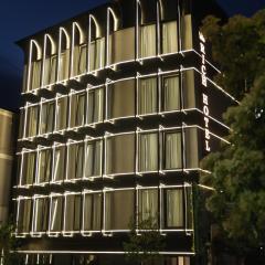 Rich Hotel