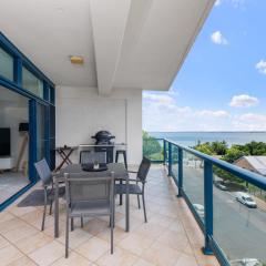 Ideal CBD Location with Harbour Views Pool Gym & BBQ