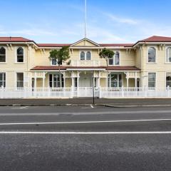 Historic Waterfront Apartment - Ashton House
