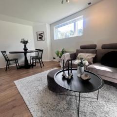Quiet 2 Room apt - Free Parking - Near Bus stops