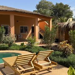 Villa mit Pool in Mbour